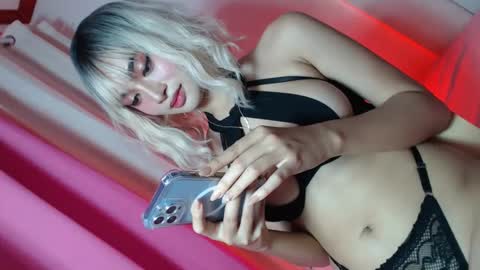 Snapshot of eyez0nm3 chatting on February 20, 2025, 4:28 am NewKarina online show from February 20, 2025, 4:28 am