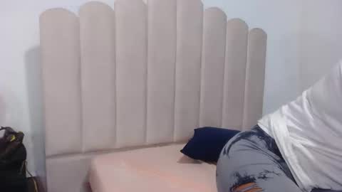 Snapshot of eymytastty chatting on November 13, 2025, 8:41 pm eymytastty online show from November 13, 2025, 8:41 pm