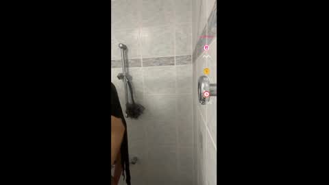 f3ckdolllucy online show from April 1, 2026, 11:02 pm