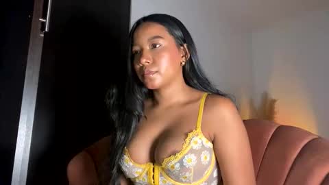 Snapshot of fabianna_laraa chatting on November 13, 2025, 9:19 am Thianna online show from November 13, 2025, 9:19 am