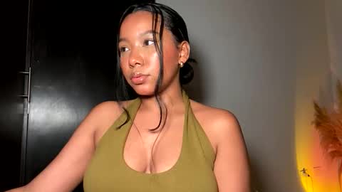 Thianna online show from December 15, 2025, 3:55 am