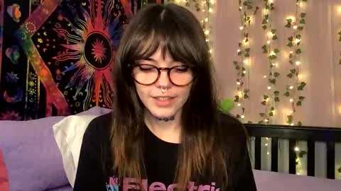 Faerie 3 online show from October 23, 2025, 11:35 pm