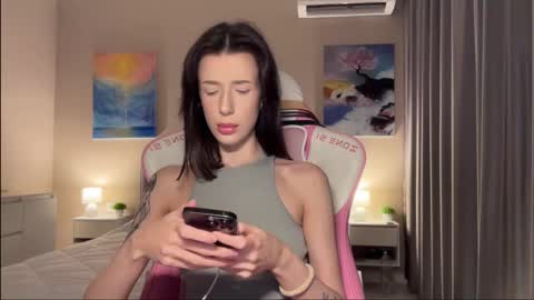 Bloom  online show from November 5, 2025, 11:10 am