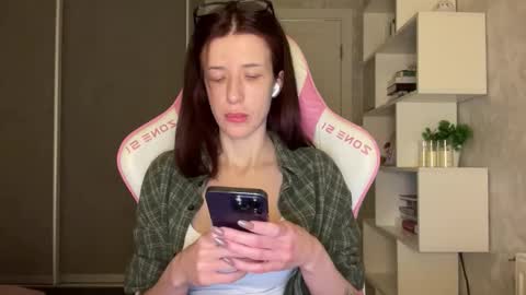 Snapshot of fairy_bloomix chatting on February 16, 2026, 6:04 pm Bloom online show from February 16, 2026, 6:04 pm