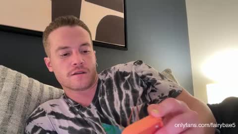 Travis online show from November 9, 2025, 7:39 am