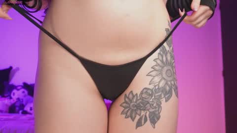 Sara  REMEMBER TO LEAVE A THUMB UP online show from March 4, 2026, 4:40 am