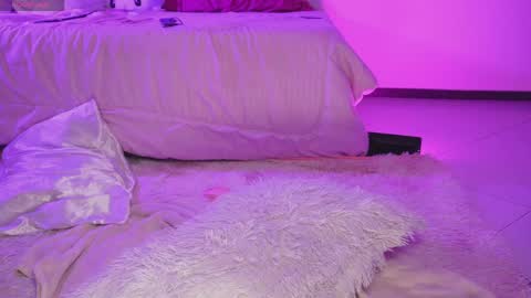 Sara  REMEMBER TO LEAVE A THUMB UP online show from March 19, 2026, 2:59 am