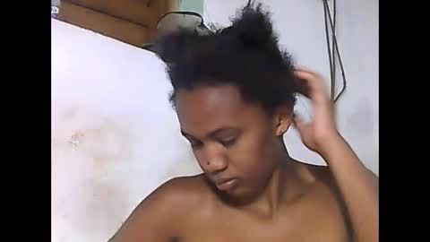 falielyse online show from October 26, 2025, 7:36 am