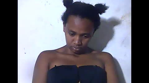 falielyse online show from October 28, 2025, 9:35 am