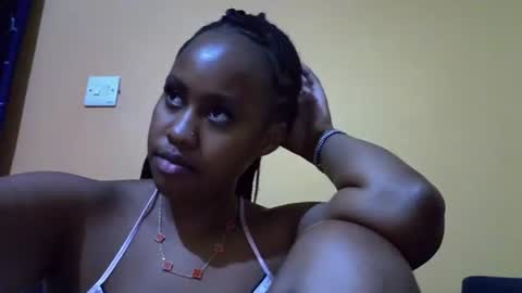 famous_bear online show from February 26, 2026, 1:04 am