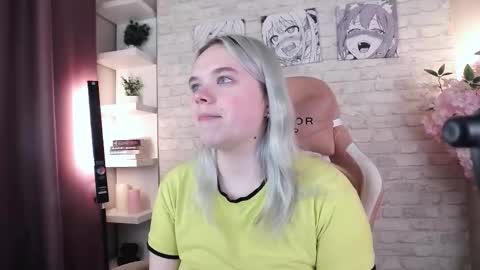 Bella online show from November 11, 2025, 9:42 am