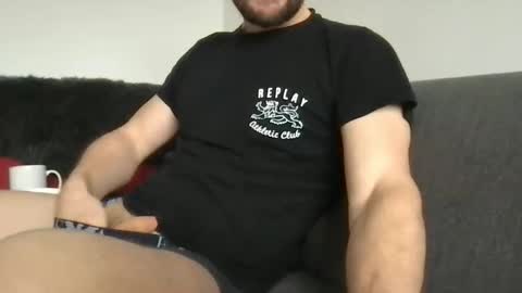 Snapshot of fantacyland chatting on November 10, 2025, 12:37 pm Alex online show from November 10, 2025, 12:37 pm