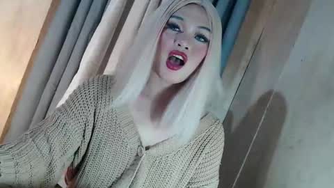 DANIELLA - DONT FORGET TO GIVE ME A THUMBSU UP online show from May 14, 2026, 11:11 pm