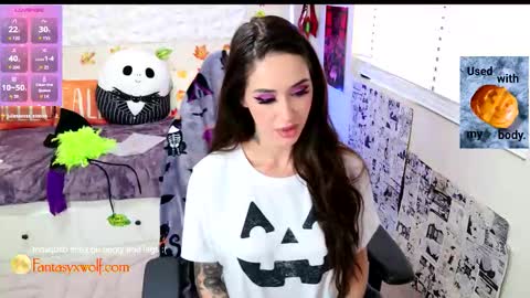 Snapshot of fantasyxwolf chatting on October 27, 2025, 5:28 pm River online show from October 27, 2025, 5:28 pm