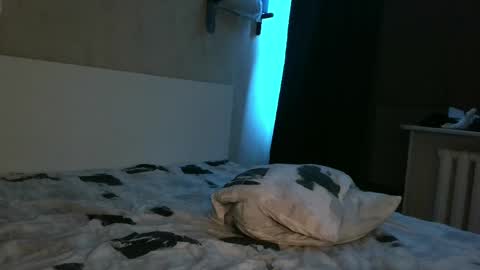 Kira online show from April 19, 2026, 11:40 pm