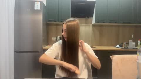 Snapshot of farahmantifel chatting on October 12, 2025, 11:31 am Anna Scovich online show from October 12, 2025, 11:31 am