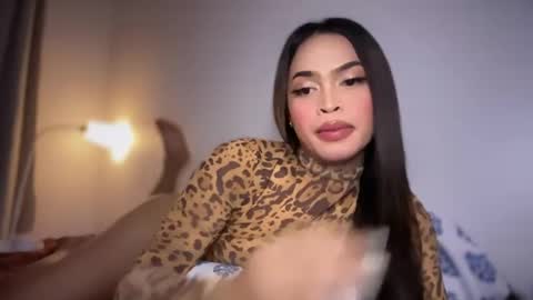 farrahmoanx online show from June 10, 2026, 1:54 pm