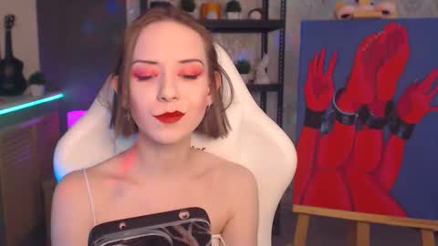 Fascinating   Eyes online show from December 22, 2025, 8:11 am