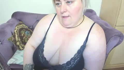 fashiona online show from October 11, 2025, 1:42 pm