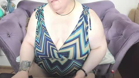 Snapshot of fashiona chatting on December 17, 2025, 9:54 pm fashiona online show from December 17, 2025, 9:54 pm