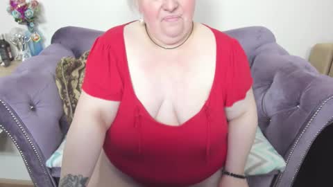 Snapshot of fashiona chatting on January 9, 2026, 9:49 pm fashiona online show from January 9, 2026, 9:49 pm