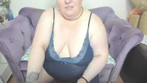 Snapshot of fashiona chatting on June 16, 2026, 10:07 am fashiona online show from June 16, 2026, 10:07 am