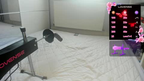 Snapshot of fatalefemboy chatting on April 16, 2026, 3:24 pm Fatale Femboy online show from April 16, 2026, 3:24 pm