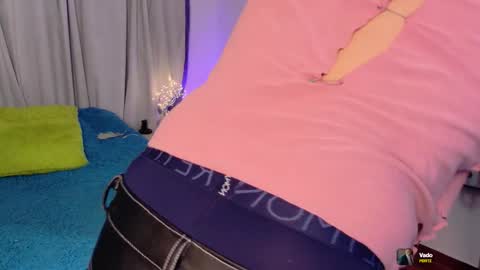 Snapshot of fatass_420 chatting on December 1, 2025, 10:48 pm Johan online show from December 1, 2025, 10:48 pm