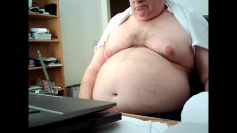 Snapshot of fatbellyitalian chatting on October 15, 2025, 5:35 pm fatbellyitalian online show from October 15, 2025, 5:35 pm