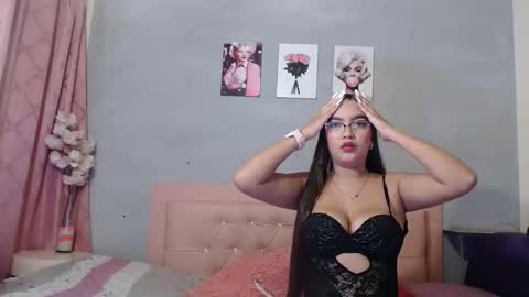 fatima_bosch online show from November 30, 2025, 2:10 pm