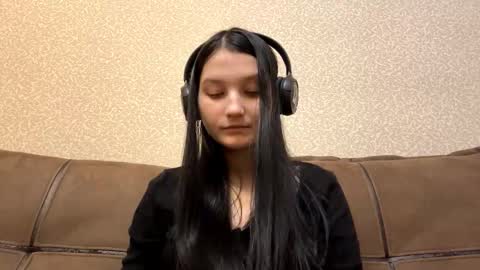 Aurora 18yo online show from January 8, 2026, 8:49 am