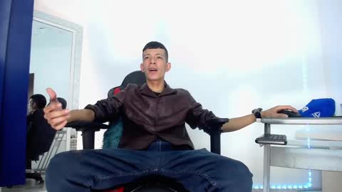 Favel Gomez online show from December 20, 2024, 7:50 pm
