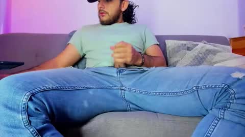 favid95 online show from November 28, 2025, 3:04 pm