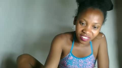 fayence09 online show from October 12, 2025, 9:47 pm