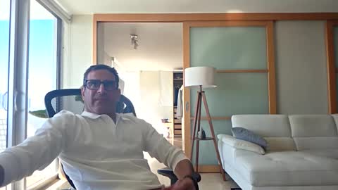 Snapshot of fdavoudi chatting on October 31, 2025, 7:26 pm Miami Persian online show from October 31, 2025, 7:26 pm