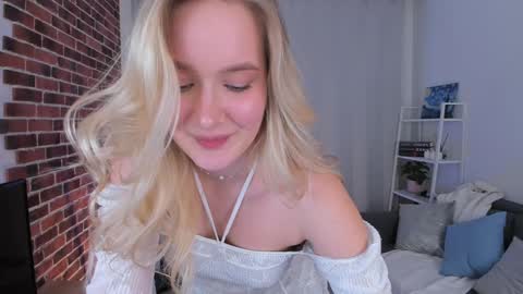 Snapshot of feel_our_vibe chatting on February 2, 2025, 4:43 pm Daniela online show from February 2, 2025, 4:43 pm