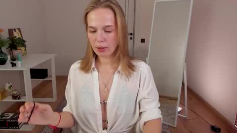 Snapshot of feel_our_vibe chatting on October 5, 2025, 6:45 am Daniela online show from October 5, 2025, 6:45 am