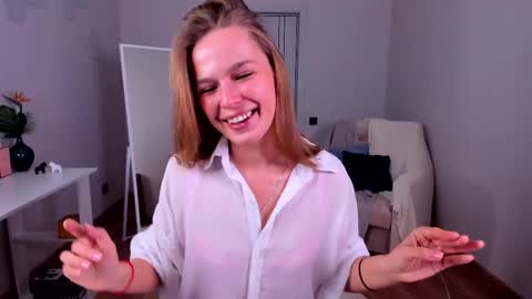 Snapshot of feel_our_vibe chatting on October 23, 2025, 6:45 am Daniela online show from October 23, 2025, 6:45 am