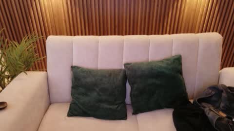 Snapshot of feelina_firesoul chatting on November 21, 2025, 5:11 pm Feelena online show from November 21, 2025, 5:11 pm