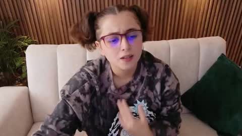 Snapshot of feelina_firesoul chatting on November 30, 2025, 6:01 pm Feelena online show from November 30, 2025, 6:01 pm