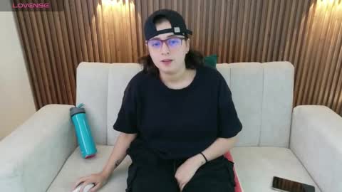 Feelena online show from May 26, 2026, 7:54 pm