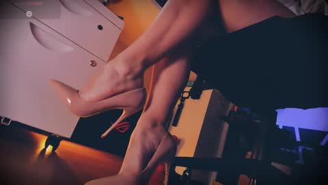 Snapshot of feetfundoll chatting on February 14, 2025, 1:02 am Lisa Dove aka FeetFunDoll online show from February 14, 2025, 1:02 am