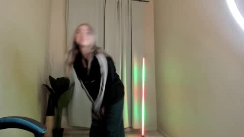 Snapshot of feiia chatting on November 19, 2025, 4:29 pm feiia online show from November 19, 2025, 4:29 pm