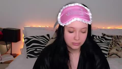 Felicia Herceg online show from November 1, 2025, 7:16 pm