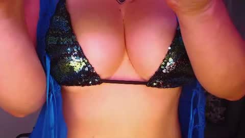 FeliciaGold online show from June 18, 2026, 12:44 am