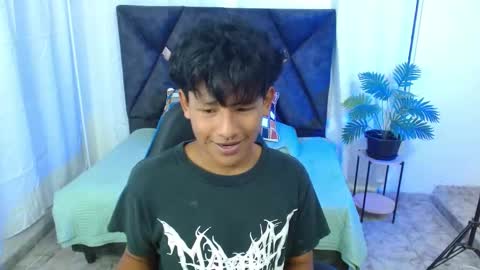 Snapshot of feliix18 chatting on September 18, 2025, 9:06 pm Felix online show from September 18, 2025, 9:06 pm