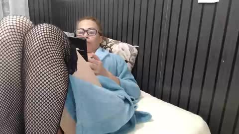 Snapshot of felina_hot chatting on December 8, 2024, 3:21 am Felina Hot online show from December 8, 2024, 3:21 am
