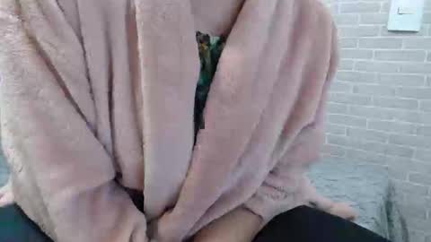 Snapshot of felina_hot chatting on October 22, 2025, 4:57 am Felina Hot online show from October 22, 2025, 4:57 am