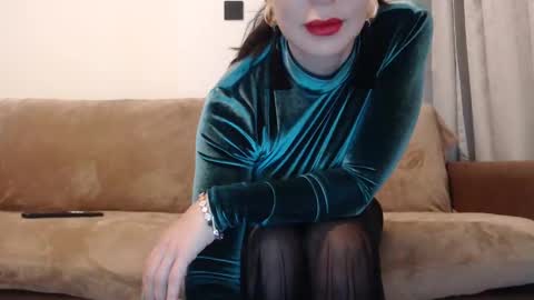 Snapshot of felinechic chatting on January 8, 2025, 5:16 am FelineChic online show from January 8, 2025, 5:16 am