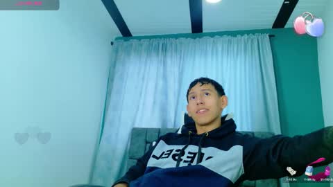 felipehotgonzalez online show from November 16, 2025, 12:44 pm